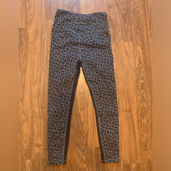 Black/grey leggings, size XS or S, no tag. Allfenix band - Picture 2 of 3